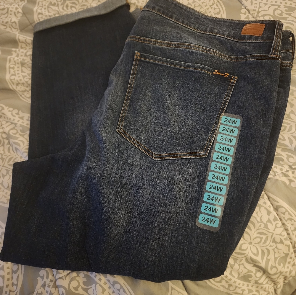 Seven Jeans, Women's Plus size 24, NWT, weekend slim fit with cuffed legs.